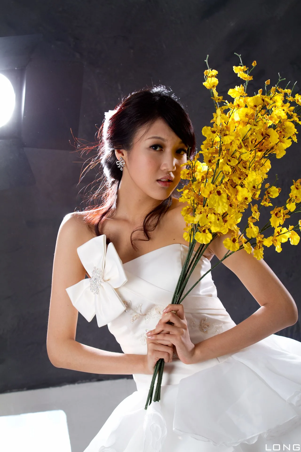 [Chương bổ sung BEAUTYLEG] Buổi chụp ảnh tại studio với bộ váy cưới màu trắng của Jill (Weiting) - 9