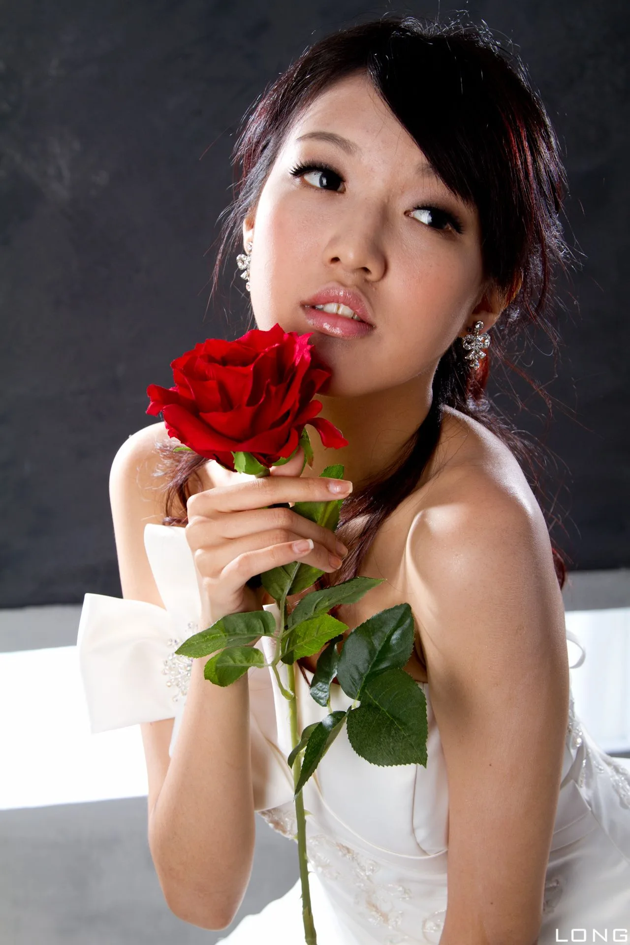 [Chương bổ sung BEAUTYLEG] Buổi chụp ảnh tại studio với bộ váy cưới màu trắng của Jill (Weiting) - 27