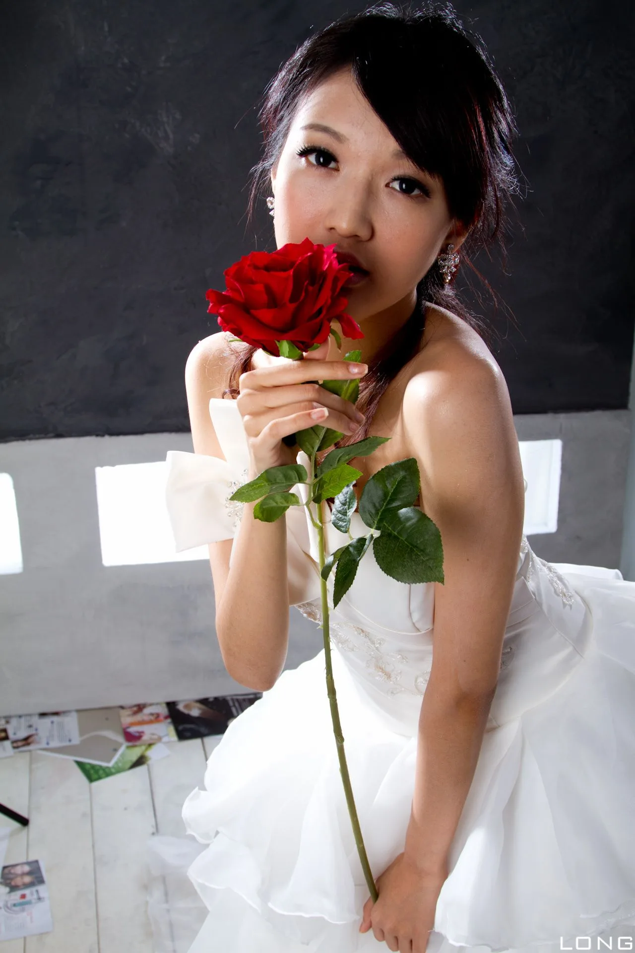[Chương bổ sung BEAUTYLEG] Buổi chụp ảnh tại studio với bộ váy cưới màu trắng của Jill (Weiting) - 12