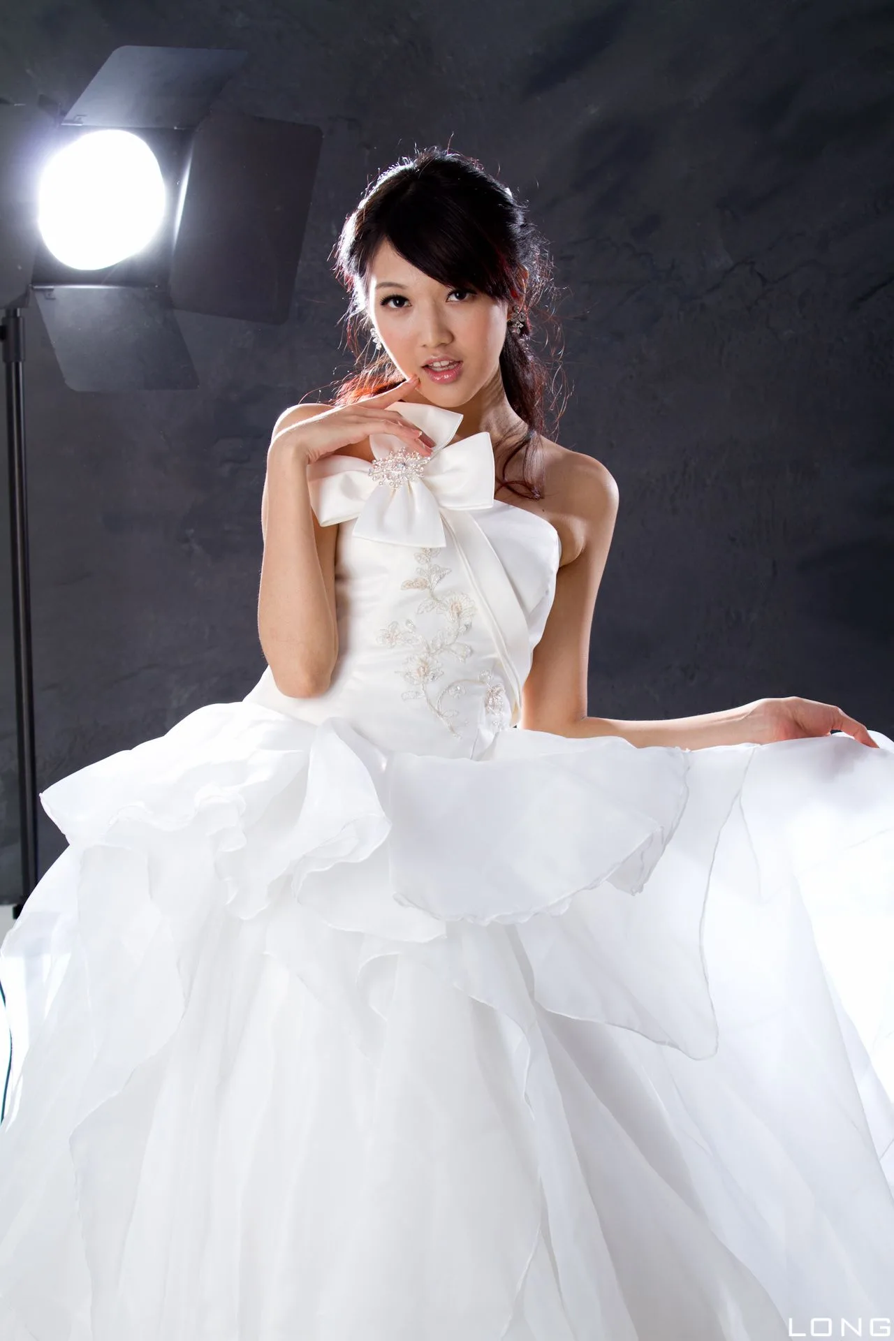 [Chương bổ sung BEAUTYLEG] Buổi chụp ảnh tại studio với bộ váy cưới màu trắng của Jill (Weiting) - 8