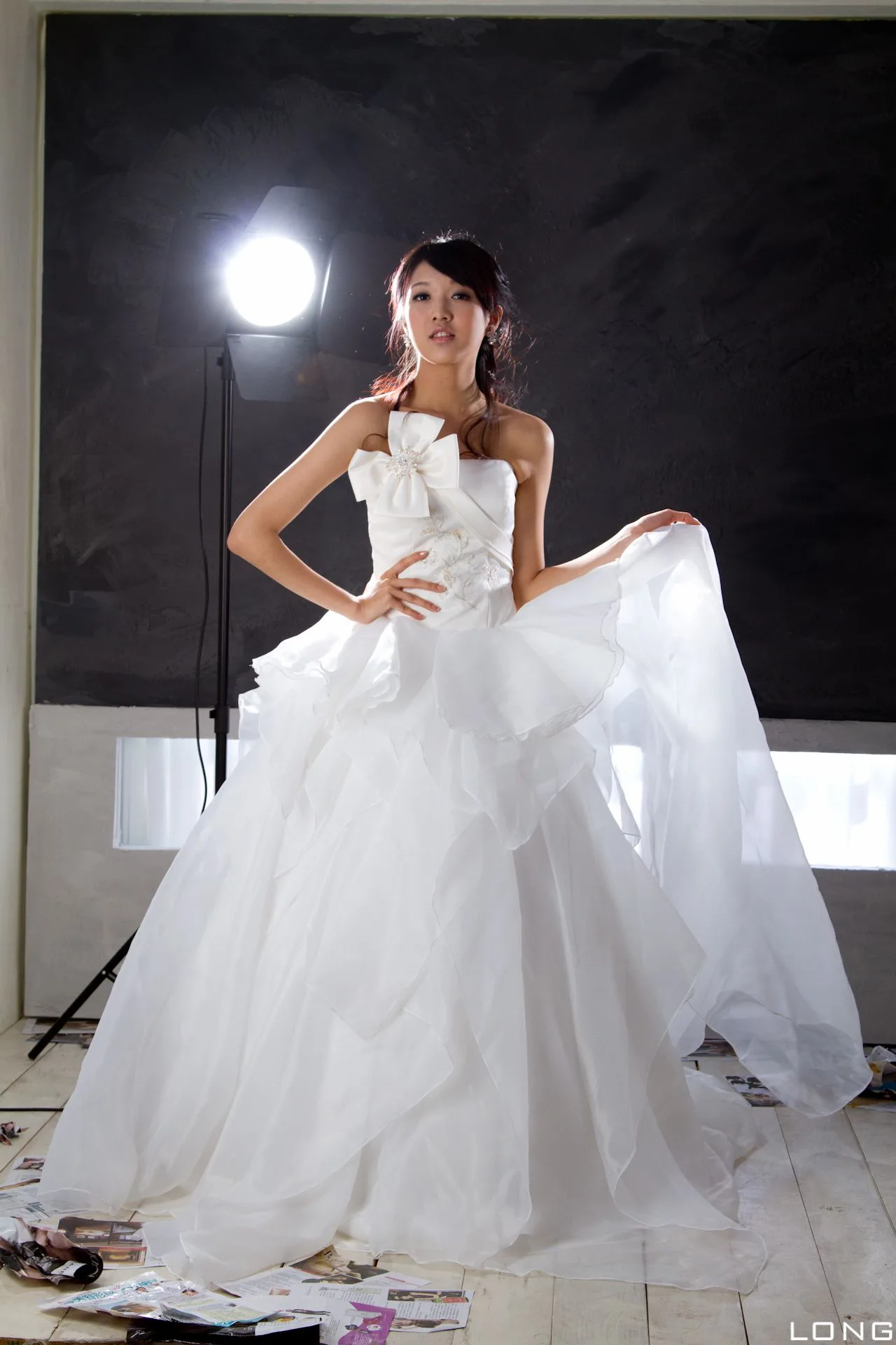 [Chương bổ sung BEAUTYLEG] Buổi chụp ảnh tại studio với bộ váy cưới màu trắng của Jill (Weiting) - 4