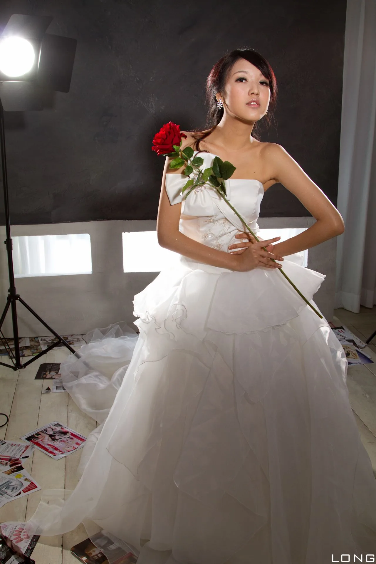 [Chương bổ sung BEAUTYLEG] Buổi chụp ảnh tại studio với bộ váy cưới màu trắng của Jill (Weiting) - 33